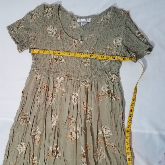 Beautiful woman's dress! - Picture 4 of 9